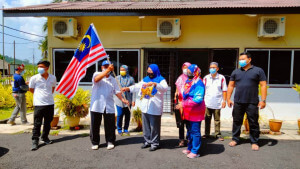 Sumbangan Jalur Gemilang di 13 JPKK di DUN Taboh Naning.