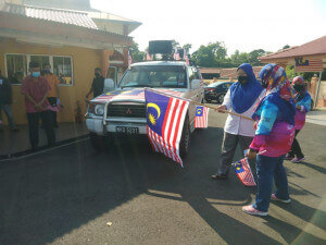 Datuk Latifah Omar melepaskan Konvoi Merdeka@Komuniti Daerah Alor Gajah.