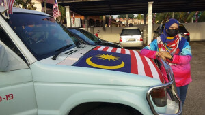 Pegawai Penerangan Daerah Alor Gajah, Salina Hasan bersiap sedia melaksanakan Kempen Kibar Jalur Gemilang.