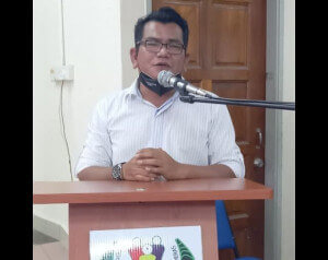 Pengerusi KRT Taman Desa Cheras, Azari Adam memberikan ucapan pada Program Merdeka@Komuniti.