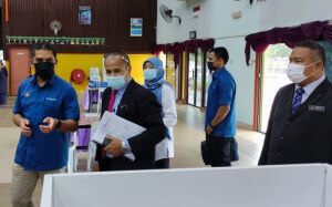  Dr. Radzi Jidin mengadakan lawatan ke Kolej Vokasional, Langkawi, semalam.
