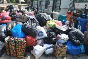 Antara barangan terpakai yang dihantar oleh penduduk setempat bagi menyokong Kempen Jom Kitar Semula semalam.