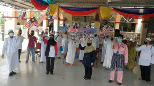 Upacara mengibarkan Jalur Gemilang diadakan di perkarangan Masjid Al-Qurtubi bagi menyemarakkan Sambutan Hari Malaysia.