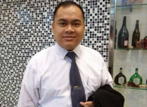 Jacob Freeman bekerja di sebuah Agensi Swasta di bandaraya Kuching.