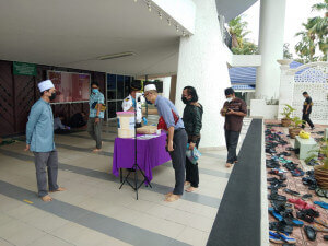 Orang ramai yang hadir mematuhi SOP yang telah ditetapkan.