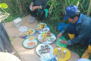 Mengikut kepercayaan petani kaum iban, upacara doa menyeru semangat padi supaya membantu menghasil padi yang banyak, sebelum memulakan tuaian.