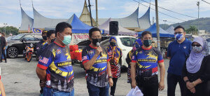 Datuk Seri Jalaludin Alias memberi ucapan
