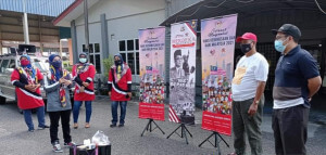 Azreen Ahmad memberi ucapan sempena Kempen Kibar Jalur Gemilang.