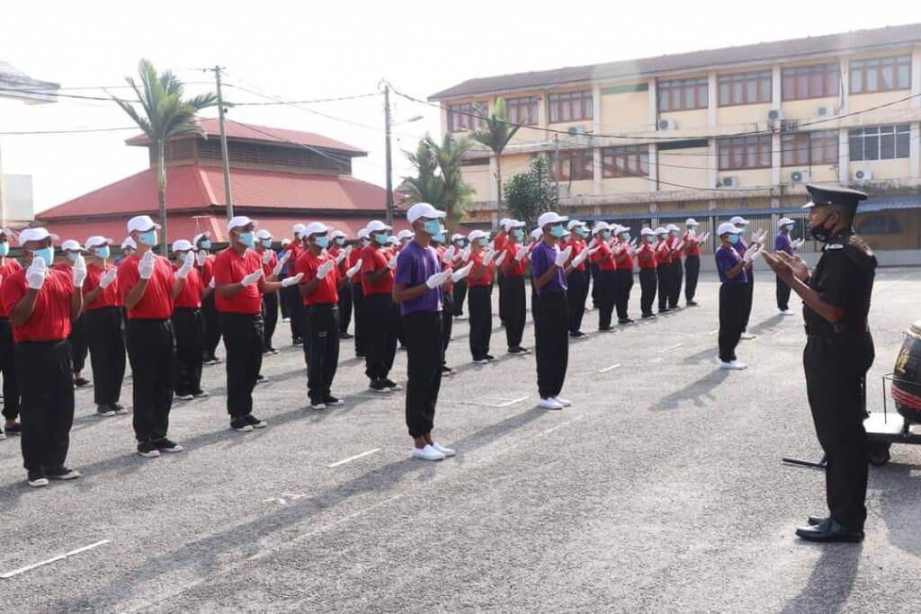 Penghuni penjara yang mengambil bahagian dalam program tersebut.