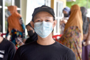 Muhammas AzimAzizi Azmi 17, tahun berasa sangat lega memandangkan negara kita antara yang terawal memberikan vaksin kepada para pelajar .