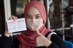 Nur Aimurni Balqis Baharuddin, 16, berasa sangat teruja apabila nama disenaraikan antara pelajar pertama dalam program vaksinasi tersebut.