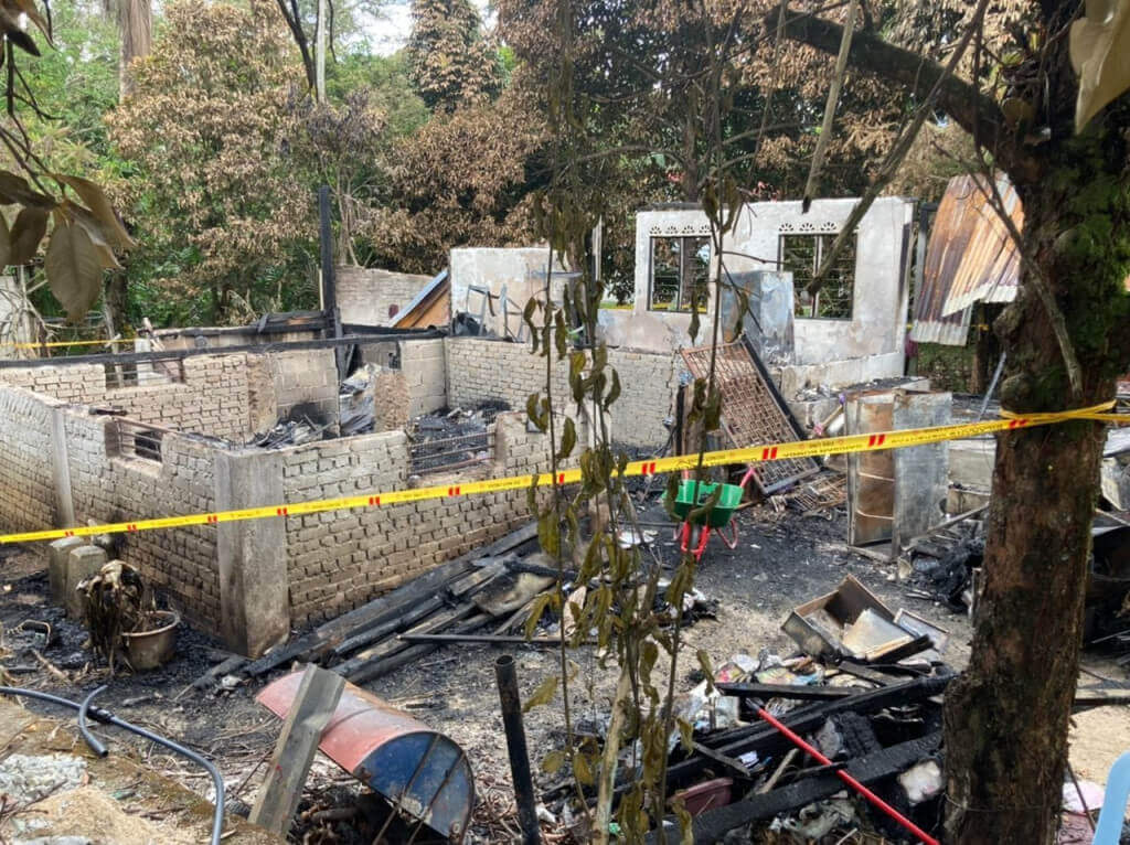 Keadaan rumah Atan selepas kebakaran.