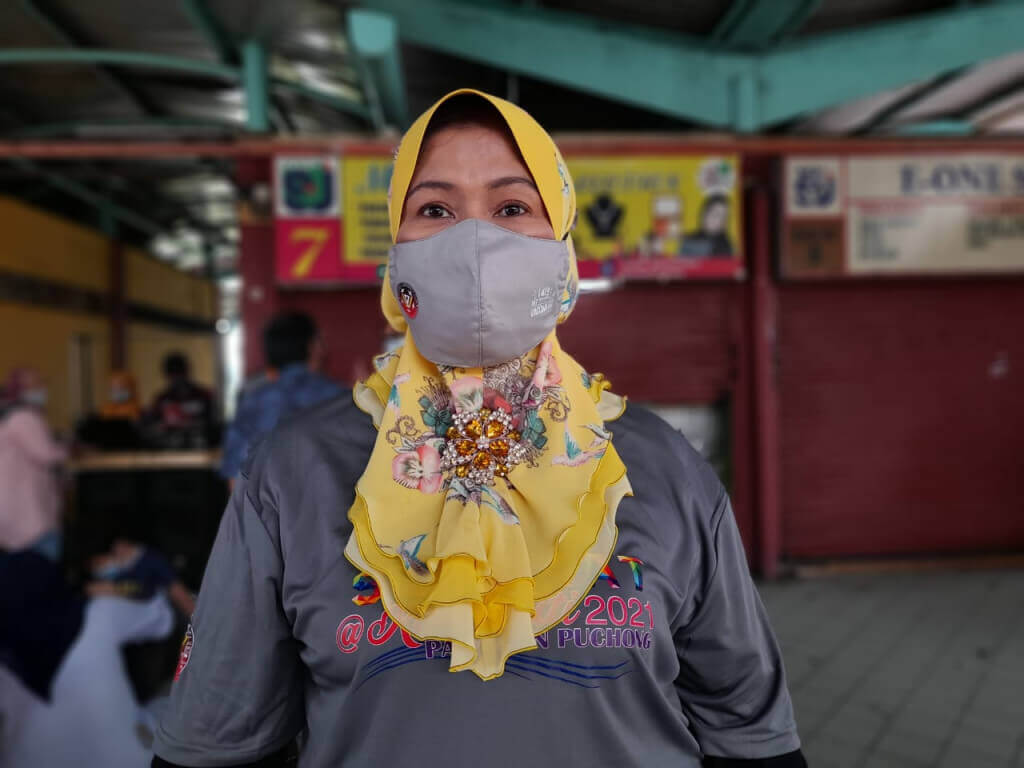 Kami sangat komited menganjurkan program bersama JaPen bagi mendekatkan agensi kerajaan bersama masyarakat. Secara tidak langsung, dapat merapatkan hubungan keakraban antara ahli kelab - Saleha Hasan, 52.