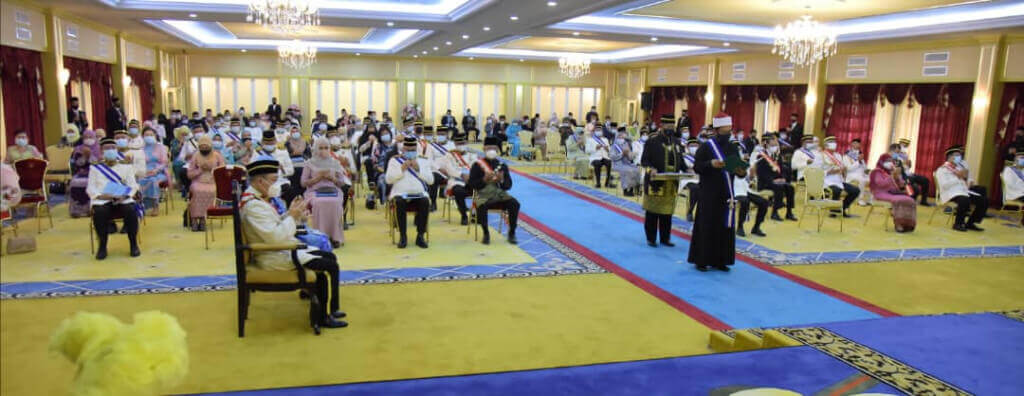 Suasana dalam Dewan Istiadat Istana Seri Kinabalu ketika upacara bacaan doa oleh Mufti Kerajaan Negeri Sabah, Datuk Bongsu@ Aziz Jaafar.