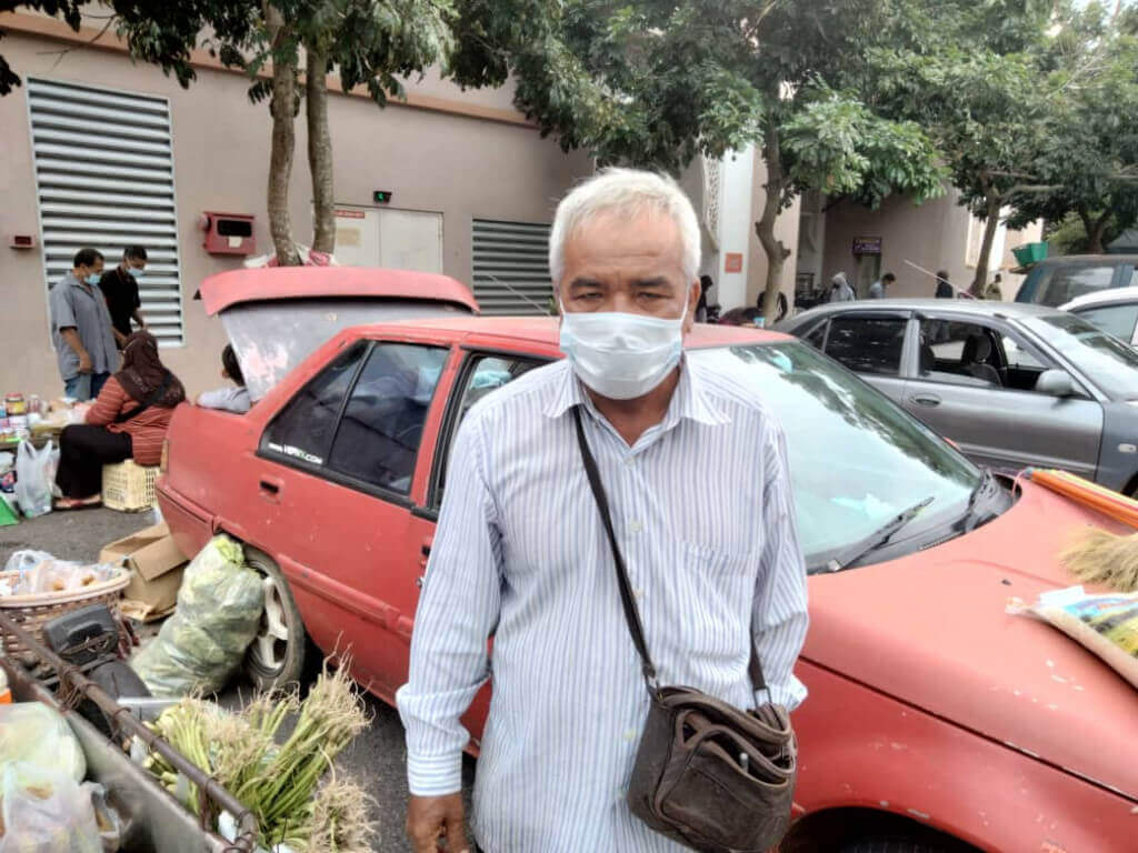 Che Hassan Jaafar 60, Penjaja mengguna motosikal roda tiga dan pengunjung tetap Pasar Tasek Raja.