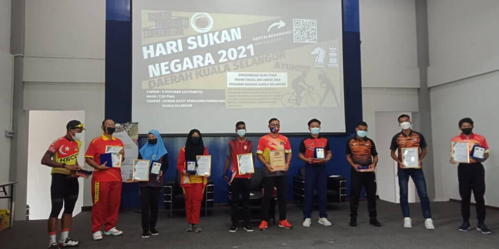 10 individu yang diiktiraf sebagai ikon sukan daerah Kuala Selangor.