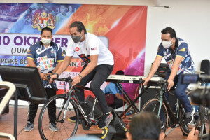 Gimik perasmian oleh YB Khairy Jamaluddin.
