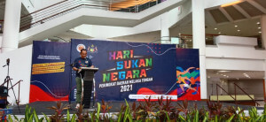 Shadan Othman ketika merasmikan Program Hari Sukan Negara Peringkat Daerah Melaka Tengah 2021.
