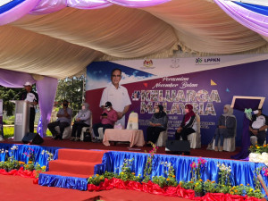 Menteri Besar Pahang berucap merasmikan majlis Sambutan Bulan Keluarga Malaysia di Tanah Rata Cameron Highlands, semalam. 
