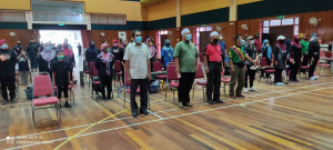 Hadirin dan peserta Program Jaguh Kampung.