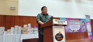 YB Datuk Eddin Syazlee Shith sedang menyampaikan ucapan.