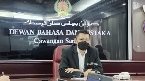 Abang Haliman Haji Abang Julai, Pengarah DBP Cawangan Sarawak mempengerusikan Mesyuarat Majlis Anugerah Tinta Kenyalang dan Malam Lestari Bahasa 2021.