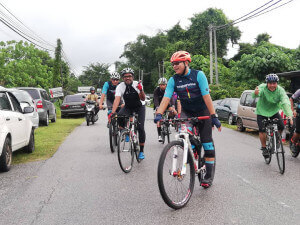 Tengku Seri Bijaya Raja, Setiausaha Kerajaan Negeri turut bersama-sama menyertai kayuhan Marang Monsoon Ride 2021.