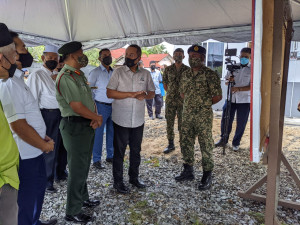 Taklimat CSR Program Perumahan Terengganu Sejahtera (PPTS) daripada pihak tentera kepada Menteri Besar.