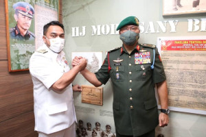 Jeneral Tan Sri Datuk Zamrose Mohd Zain ketika berucap merasmikan Galeri PTD.