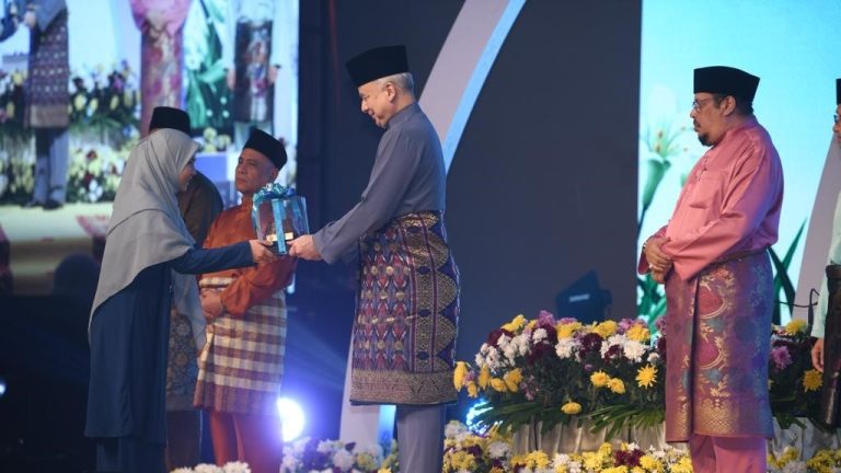 Sultan Nazrin Berkenan Berangkat Ke Majlis Penutup Tilawah, Hafazan Al ...