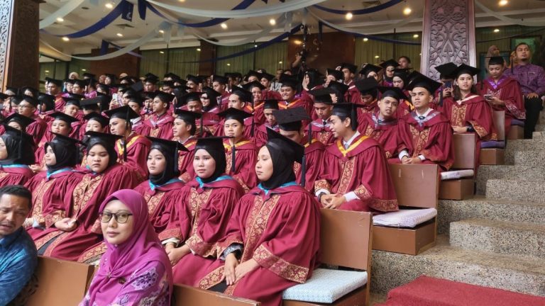 Kebolehpasaran Graduan IKN Tinggi - Malaysiaaktif